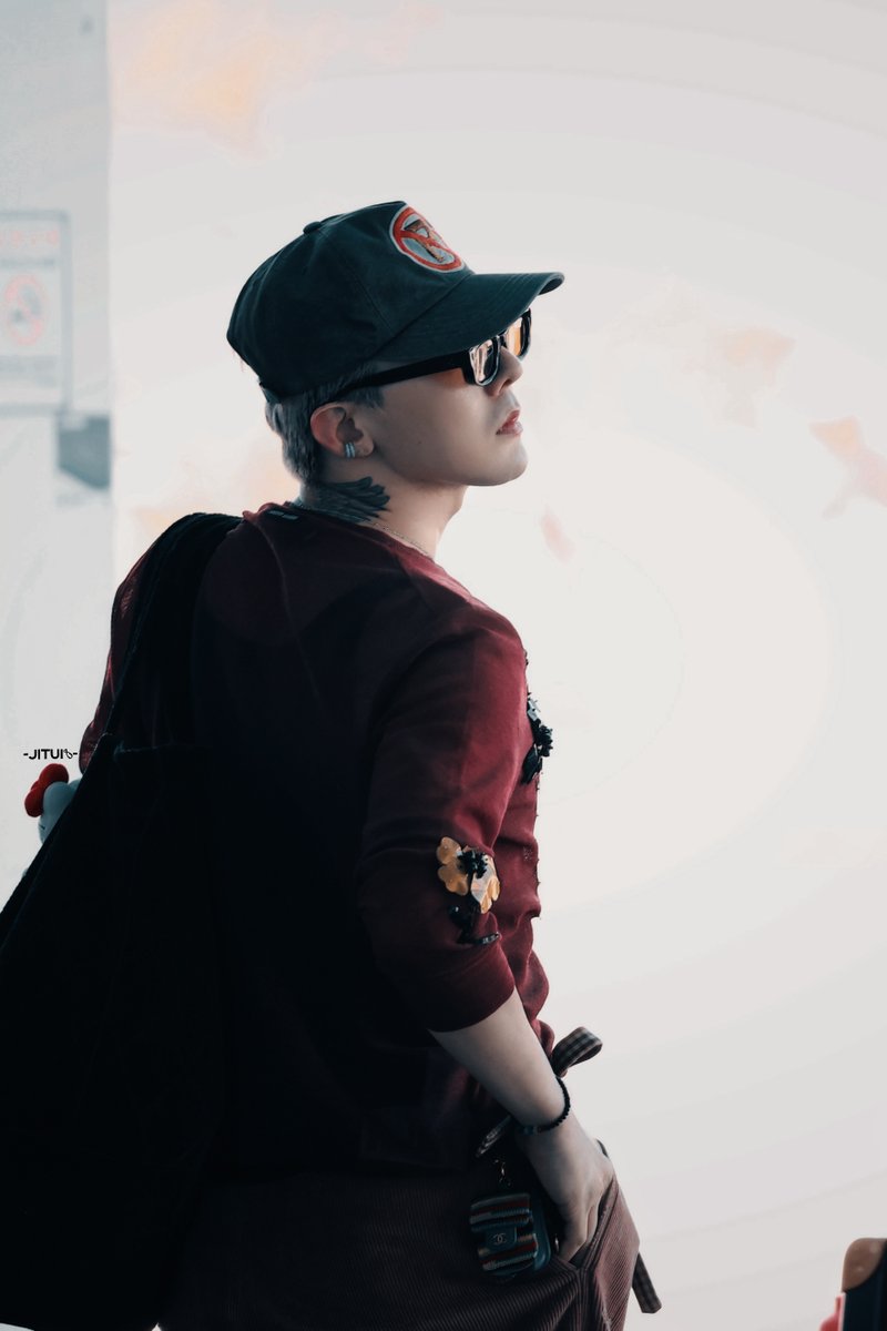 oneforG0818's tweet photo. 출국 오늘도 멋짐 #GDRAGON https://t.co/qP95j0NJvE