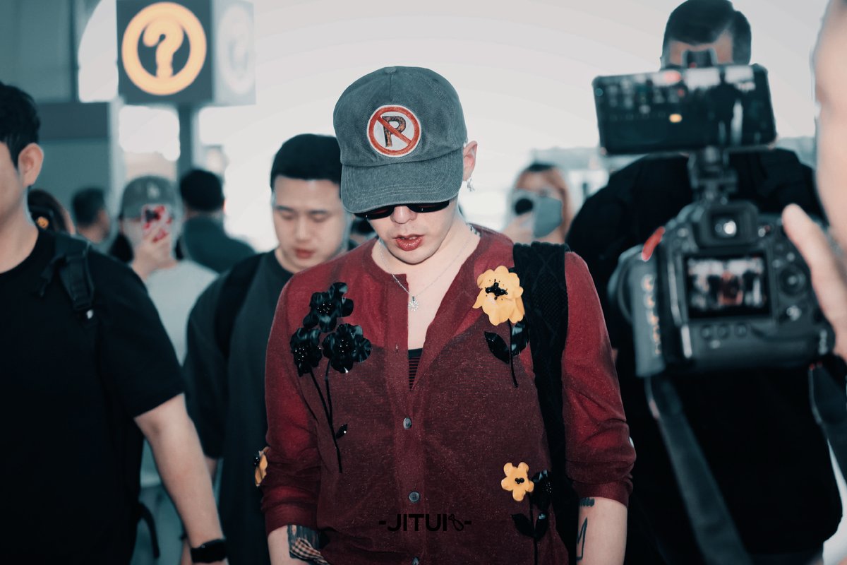oneforG0818's tweet photo. 출국 오늘도 멋짐 #GDRAGON https://t.co/qP95j0NJvE