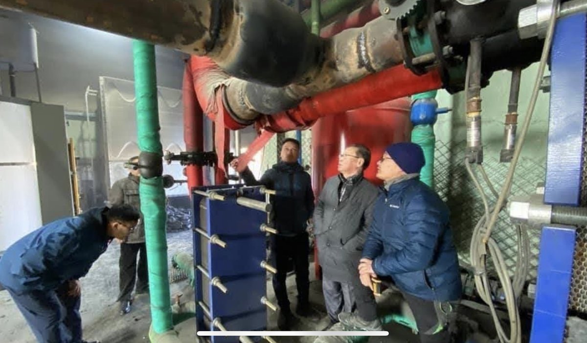 Уурын зуух дагаад хөгжчихнө гэж боддогоо одоо үнэнгээсээ больчих тэхүү? Гуйж байна🙏
Үнсээ асгах ч газаргүй боллоо
Нүүрсээ зөөх ч замгүй боллоо
Трубагаа солих ч мөнгөгүй боллоо!!!
Ухаар!