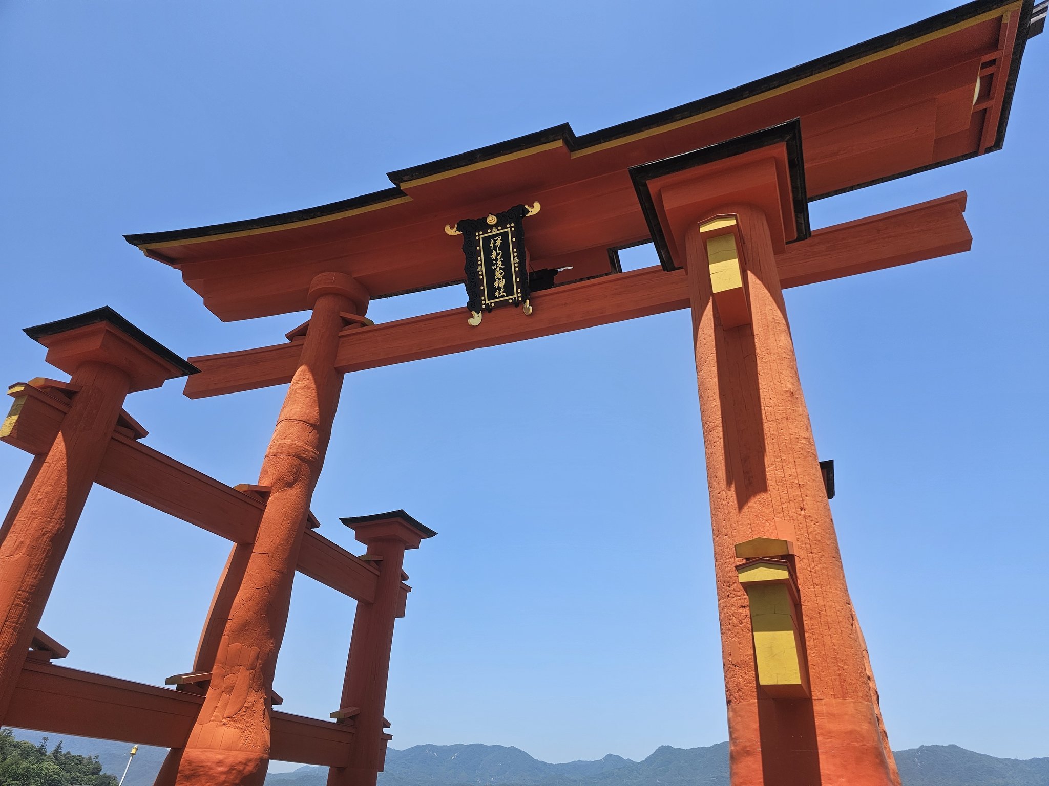 no199　厳島神社 宮島焼の 山居囲碁超細密彫刻 徳利 Amazon.co.jp: no199 厳島神社 宮島焼の 山居囲碁超細密彫刻
