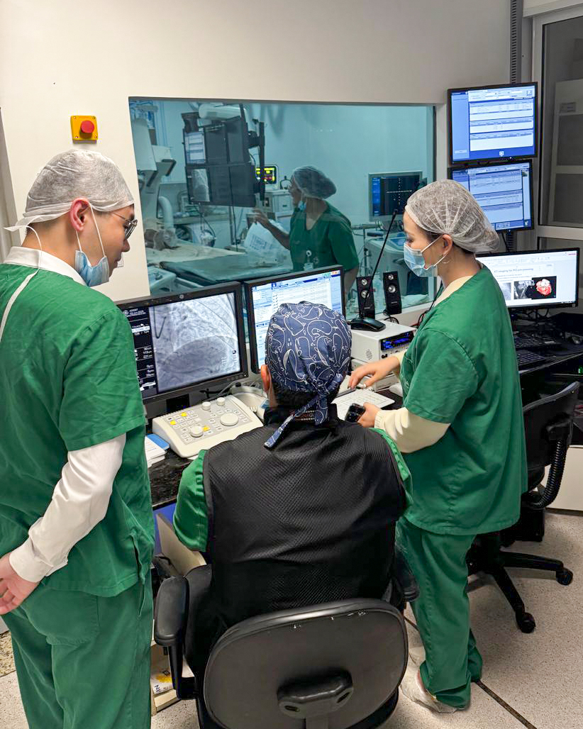 APTMedDevices's tweet image. Great “APT Day” at Santa Casa de Maceio, Brazil!
During the day, Dr. @evandrofilhobr performed two complex bifurcation cases, highlighting the effective performance of our #Anyreach Guidewire and sharing positive feedback.
Thank you, Dr. Evandro, for your trust and collaboration!