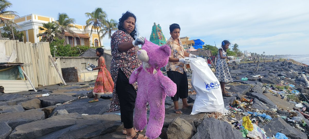 Tr_Gayathri's tweet photo. Happy #WorldEnvironmentDay! Let's unite to end plastic pollution, protect our planet, and build a sustainable future. #EndPlastics ♥ https://t.co/yHEbzMJn07