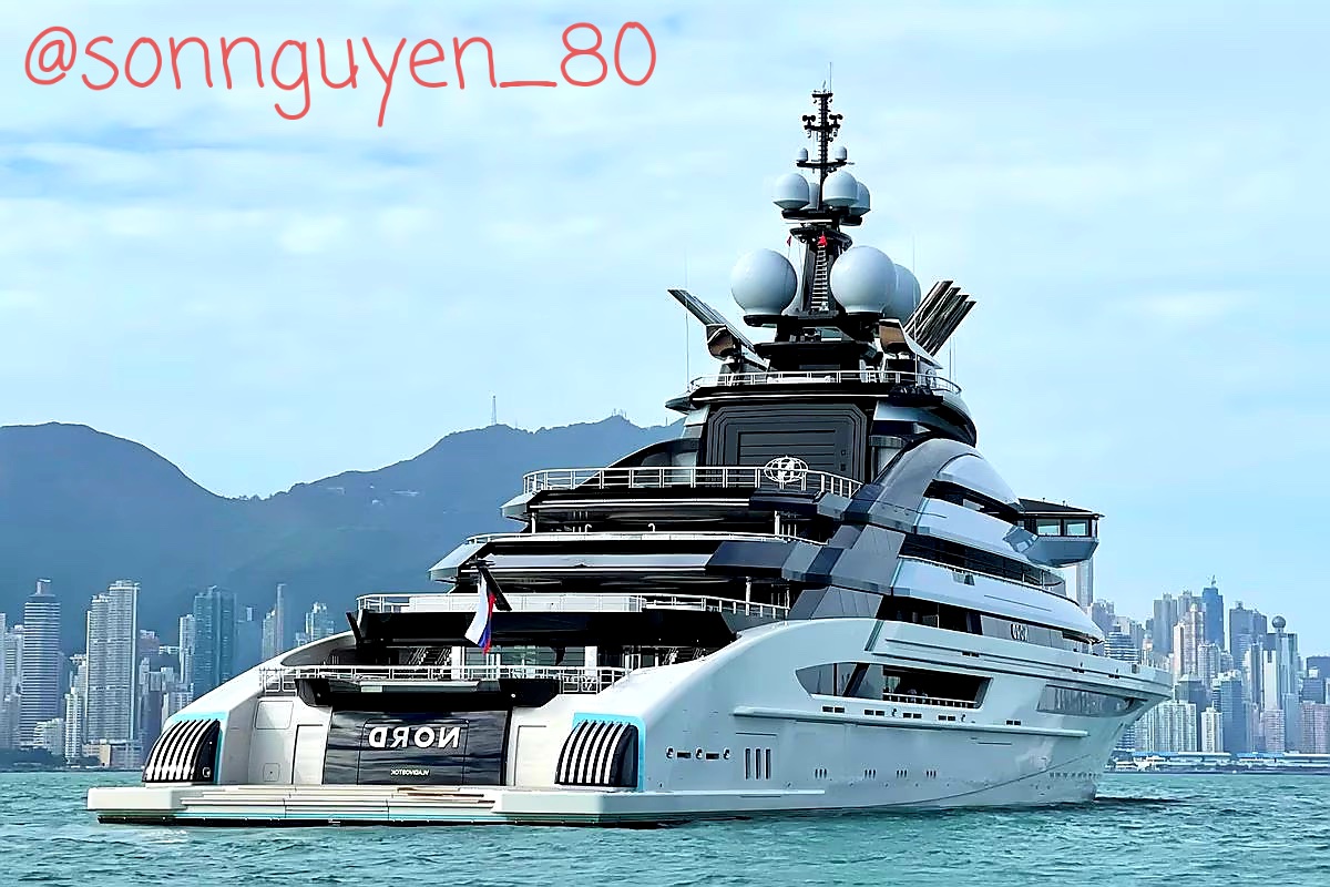 Meeting many people at different times is not as happy as meeting the right person at the right time.