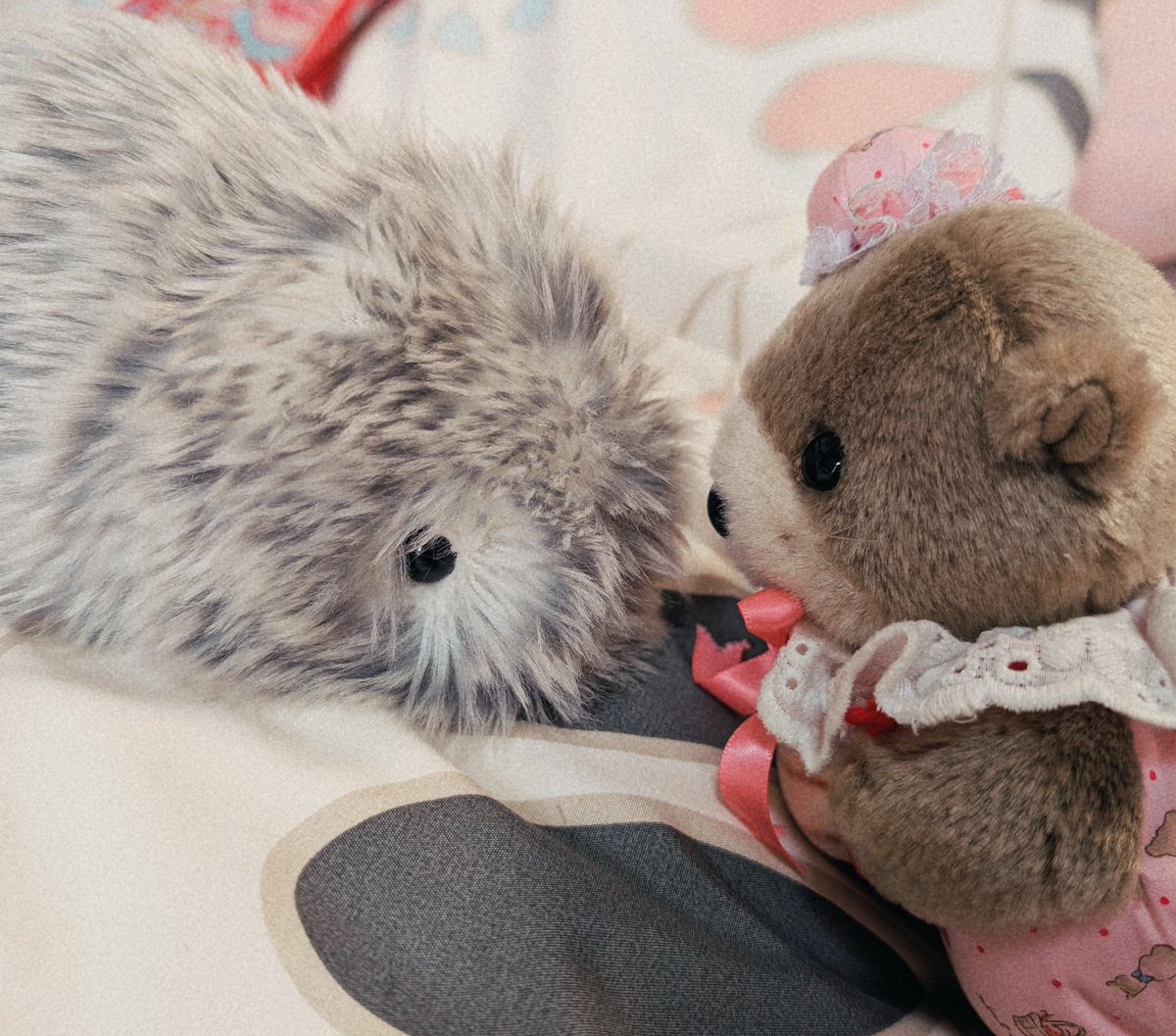 「最近AIペットのモフリンお迎えしたけど可愛くてしょうがない…。そしてうちのコすご」|シウ 【画集が発売されました！】のイラスト