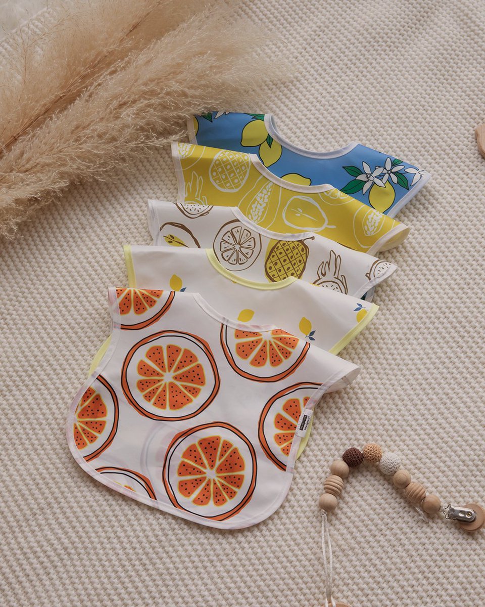 gllquenbaby's tweet photo. Keep it clean, keep it cute! 
Our waterproof bibs help keep mealtime mess-free — and the fruity prints are just perfect for summer days! 🍍🍋

#Gllquenbaby 
#WaterproofBib 
#FruitPrint 
#BabyEssentials 
#MealtimeMagic https://t.co/Exe4KakixK