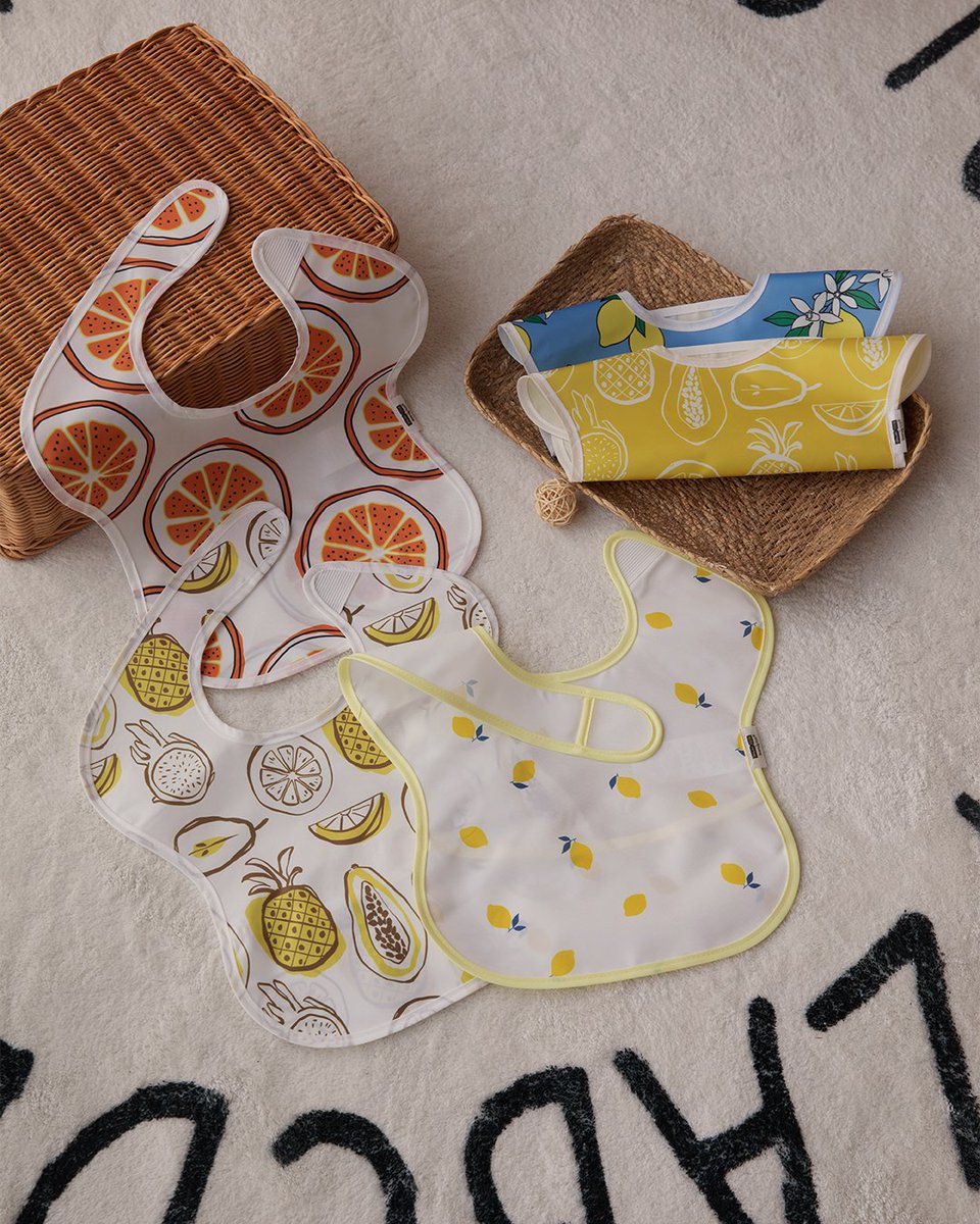 gllquenbaby's tweet photo. Keep it clean, keep it cute! 
Our waterproof bibs help keep mealtime mess-free — and the fruity prints are just perfect for summer days! 🍍🍋

#Gllquenbaby 
#WaterproofBib 
#FruitPrint 
#BabyEssentials 
#MealtimeMagic https://t.co/Exe4KakixK
