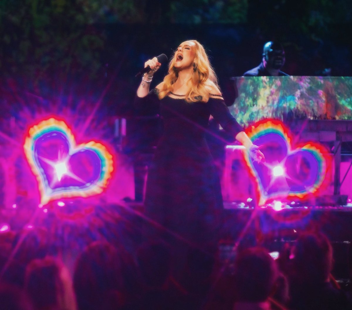 AdeleDailyCN's tweet photo. #Adele @Adele 用音乐诠释骄傲，像音乐一样多彩。爱从未如此强大！ #Pride2025 https://t.co/xlPnrfVyiJ