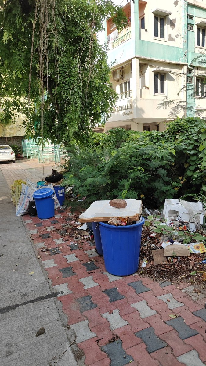 anuanvesh's tweet photo. Seeking attention of the concerned authorities for not clearing waste from our apartment dustbins since last 1 Week, it's been piled up and giving foul smell
M&amp;m apartments, Sector -1, road no. 02, lotus landmark, vijayawada, 520003
@naralokesh @ncbn @PawanKalyan https://t.co/VPMEVzKox8