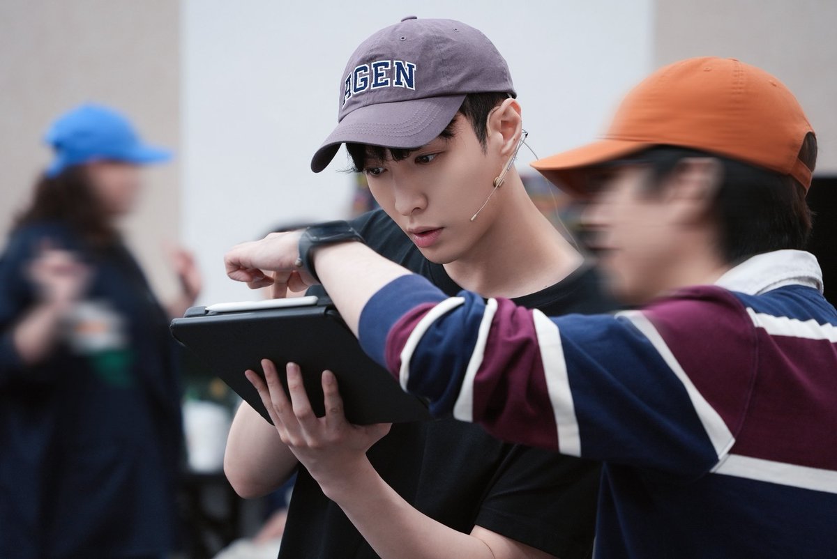 Lay Zhang Studio tweet media
