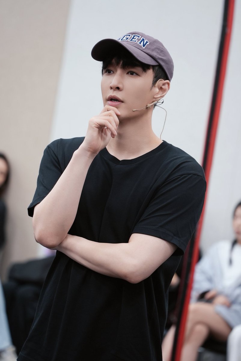 Lay Zhang Studio tweet media