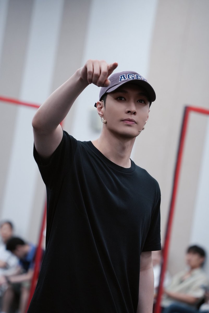 Lay Zhang Studio tweet media
