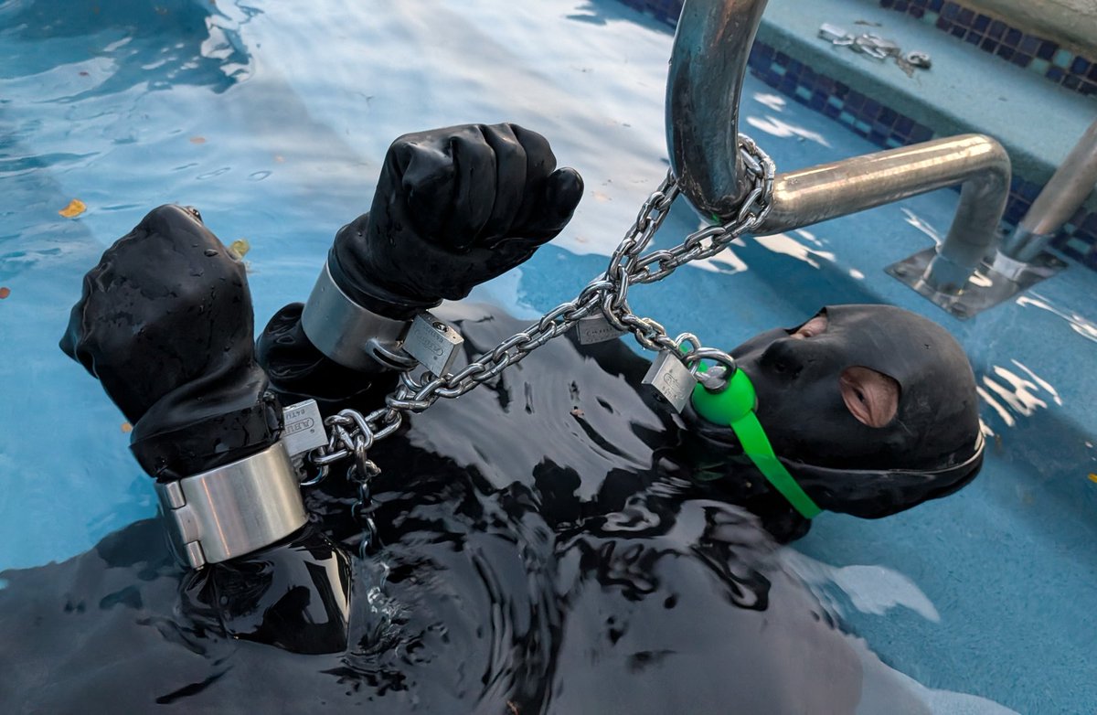 BondageFan70 in a predicament of his own making at Kinky Caribbean in Jamaica earlier today!  kinkycaribbean.com