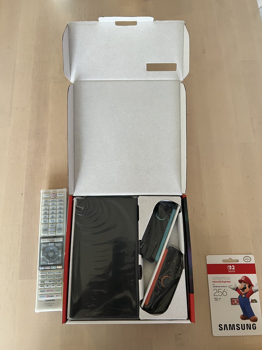 Amazonから無事Switch2届きましたー😆🎉
あれ、こんなに箱小さいの⁉️が第一印象
仕事早く終わらせて夜にセットアップします🫡
 #Switch2