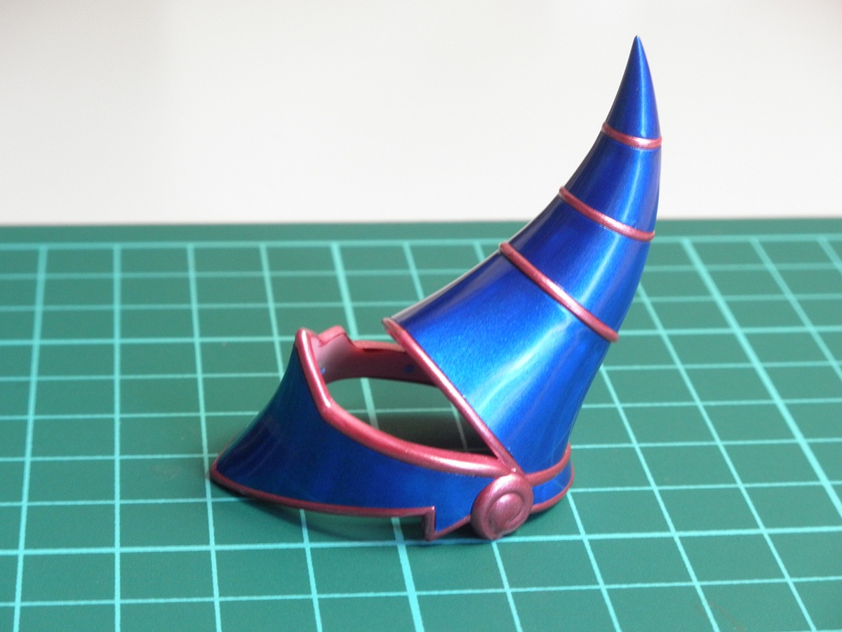 CFAブラックマジシャンガール製作記3！塗装の乾燥を待って一旦帽子組み立てて仕上がり具合を見ます。いい感じだ＾＾。今夜にでも衣装の青塗装、済ませようと思います
#遊戯王 #クロスフレームガール