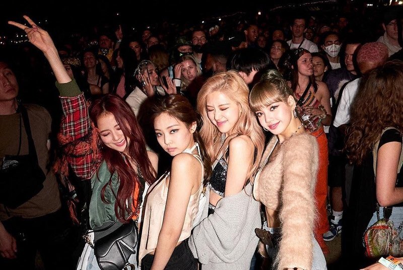 O primeiro álbum feminino a vender 1 milhão de cópias (‘THE ALBUM’), 2 milhões de cópias (‘BORN PINK’), e 3 milhões de cópias (‘BORN PINK’) no Circle chart pertence ao BLACKPINK.

#BLACKPINK