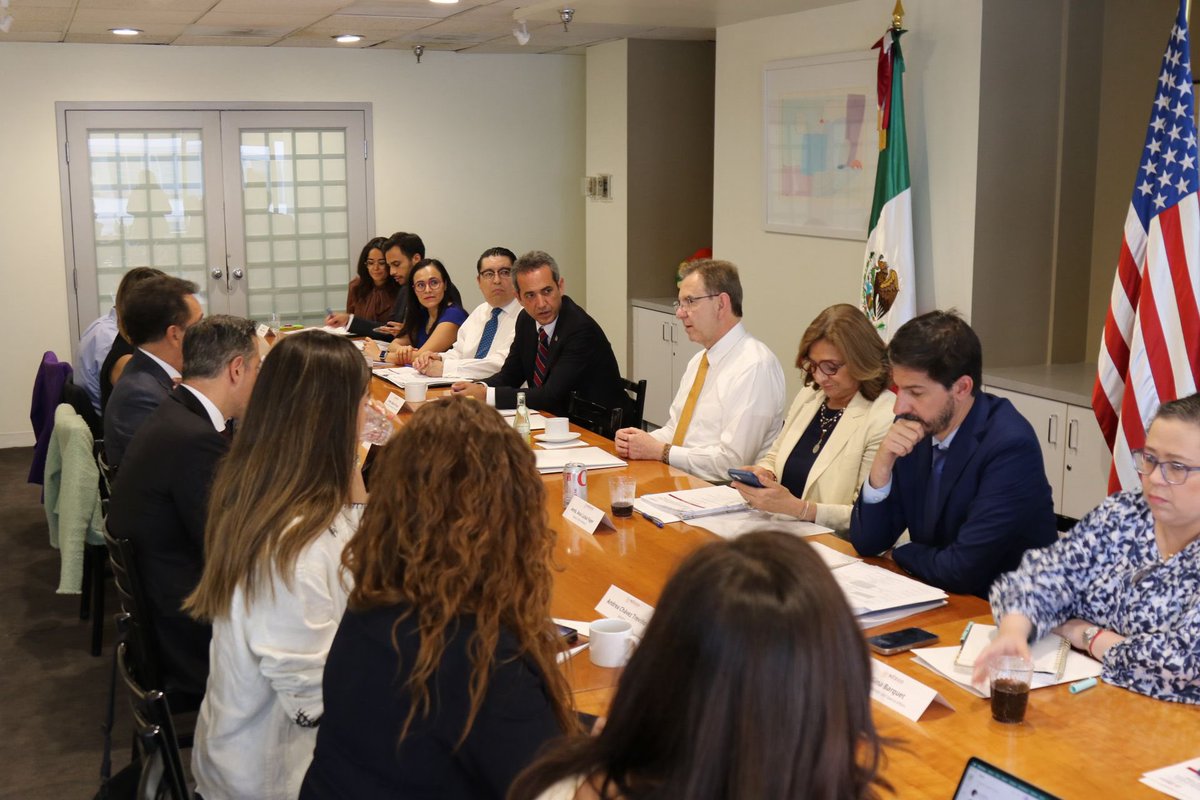 Esteban Moctezuma Barragán (@emoctezumab) on Twitter photo Nos reunimos en la <a href="/EmbamexEUA/">Embassy of Mexico in the U.S.</a> con el grupo de senadoras y senadores de cuatro partidos políticos, para preparar los argumentos y datos que nos permitirán negociar, concientizar y defender con diplomacia, los intereses de nuestra comunidad migrante mañana en el diálogo Nos reunimos en la <a href="/EmbamexEUA/">Embassy of Mexico in the U.S.</a> con el grupo de senadoras y senadores de cuatro partidos políticos, para preparar los argumentos y datos que nos permitirán negociar, concientizar y defender con diplomacia, los intereses de nuestra comunidad migrante mañana en el diálogo