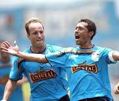 Francosus1's tweet photo. Para todos los animales:

SC el 2007 trajo un DT que iba a ser campeon de America  . Un central de 1era ARG, 5 seleccionados y un ex goleador del campeonato

No funciono, hubo cama y renovaron todo para salir del descenso. Despues ganaron todos sus partidos, incluido U y AL https://t.co/Qc3m2OVoU0
