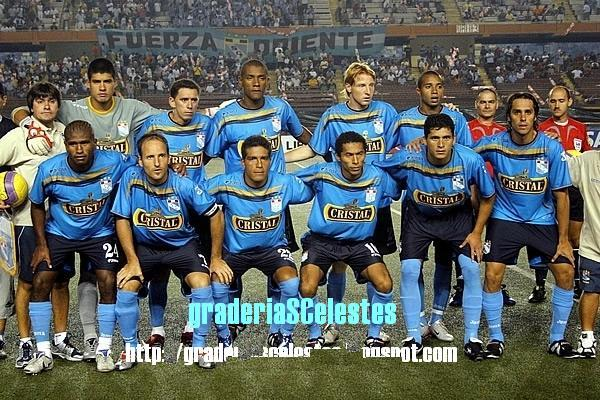 Francosus1's tweet photo. Para todos los animales:

SC el 2007 trajo un DT que iba a ser campeon de America  . Un central de 1era ARG, 5 seleccionados y un ex goleador del campeonato

No funciono, hubo cama y renovaron todo para salir del descenso. Despues ganaron todos sus partidos, incluido U y AL https://t.co/Qc3m2OVoU0