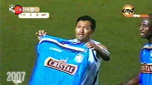 Francosus1's tweet photo. Para todos los animales:

SC el 2007 trajo un DT que iba a ser campeon de America  . Un central de 1era ARG, 5 seleccionados y un ex goleador del campeonato

No funciono, hubo cama y renovaron todo para salir del descenso. Despues ganaron todos sus partidos, incluido U y AL https://t.co/Qc3m2OVoU0