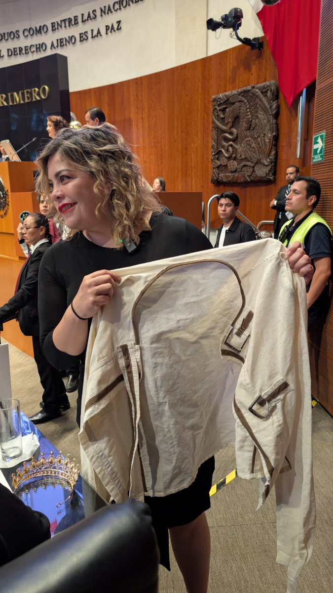 Les dejo foto del regalito que le di a Lilly Téllez, <a href="/LillyTellez/">Lilly Téllez</a>, para que lo aprecien con más detalle jajajaja