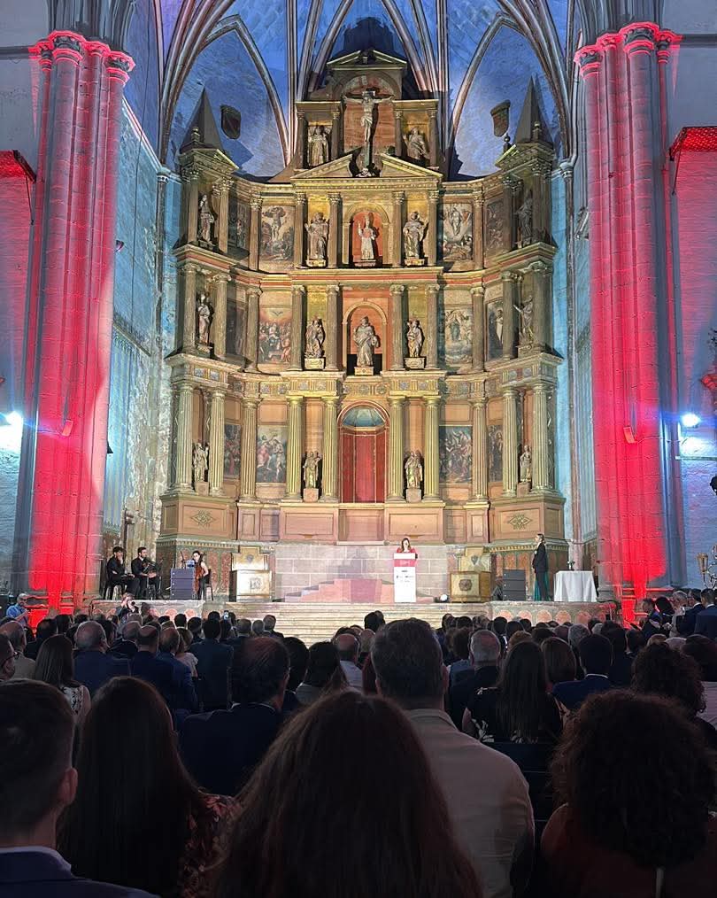 ¡Felicidades, #Netasa <a href="/lachinatacom/">La Chinata</a>  🌶️❤️

Premio Extremeños de HOY  2025👏🏻🥇

Cecilio Oliva recibió el galardón de manos del periodista Claudio Mateos.

Nuestra vicepresidenta asistió a los premios que contaron con la presencia de la presidenta de la Junta <a href="/mariaguardiolam/">maria</a>