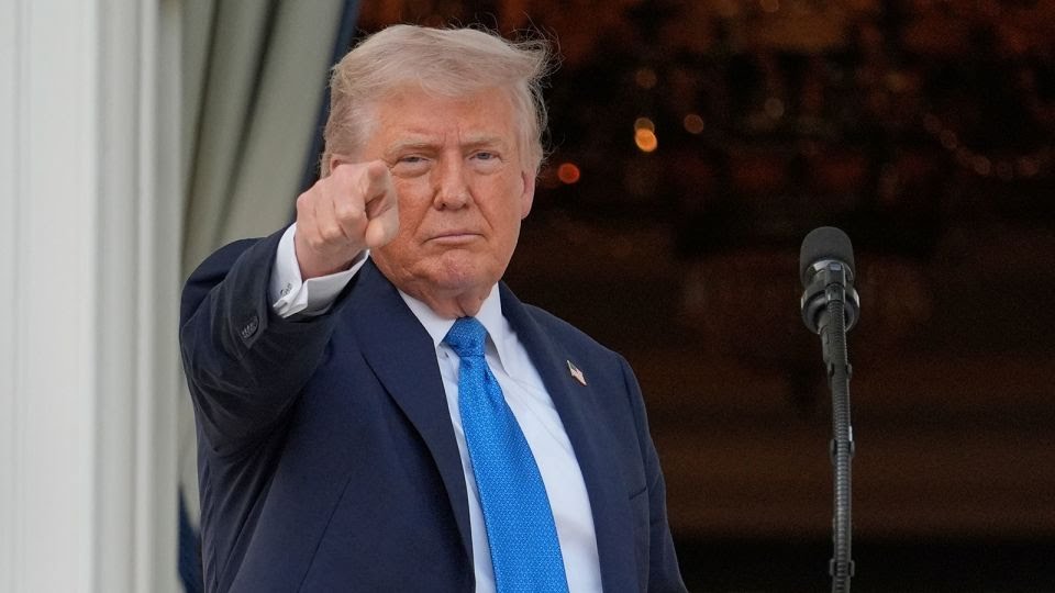 🚨 BREAKING : "TRUMP FIRMA UNA PROCLAMAZIONE PER VIETARE I VIAGGI DA 12 PAESI, TRA CUI IRAN E AFGHANISTAN"