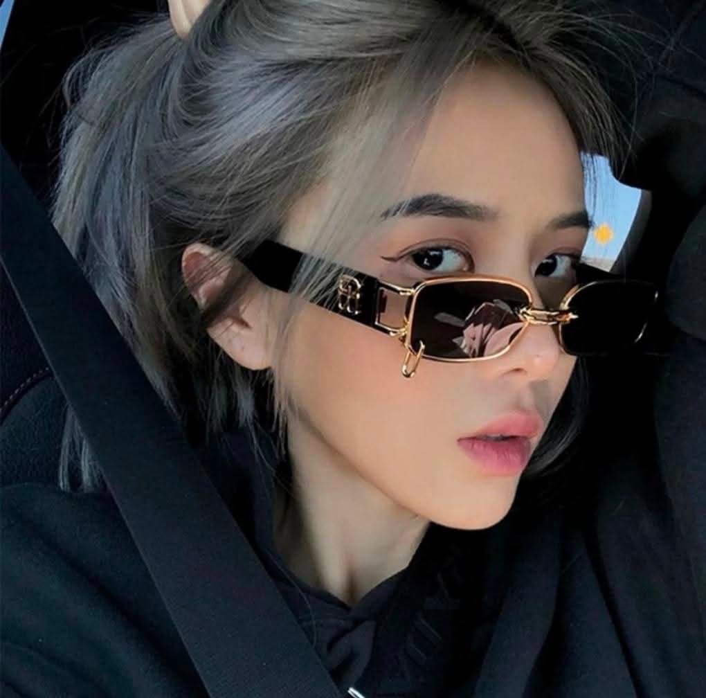 prettyposhbd's tweet image. Sleek, bold, and unmissable. These retro gold-rimmed sunnies are your ultimate power 🖤

DM to order | Delivery all over Bangladesh

#RetroSunglasses #BoldFrames #FashionEyewear #StreetStyleVibes #ChicAccessories #GoldenDetails #SunglassStyle #TrendyLooks