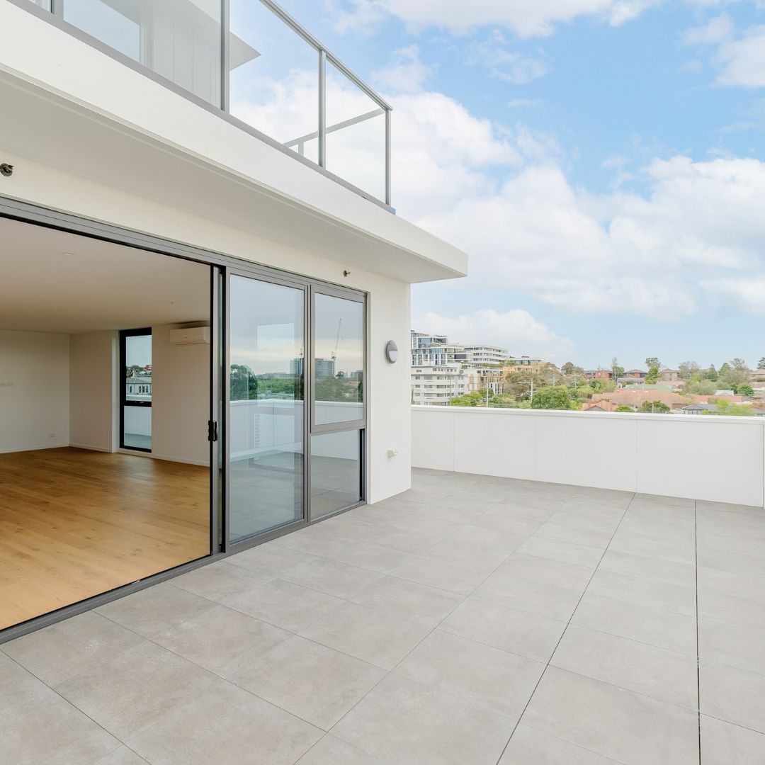 #TBT to sunny mornings at Cornus Oakleigh where balcony views set the tone for the day ☀️☕ Now move-in ready with only two 3-bed apartments left. Don’t miss your final chance to secure a home in this completed project. Call 1800 267 687 to book a viewing today. 🏡✨