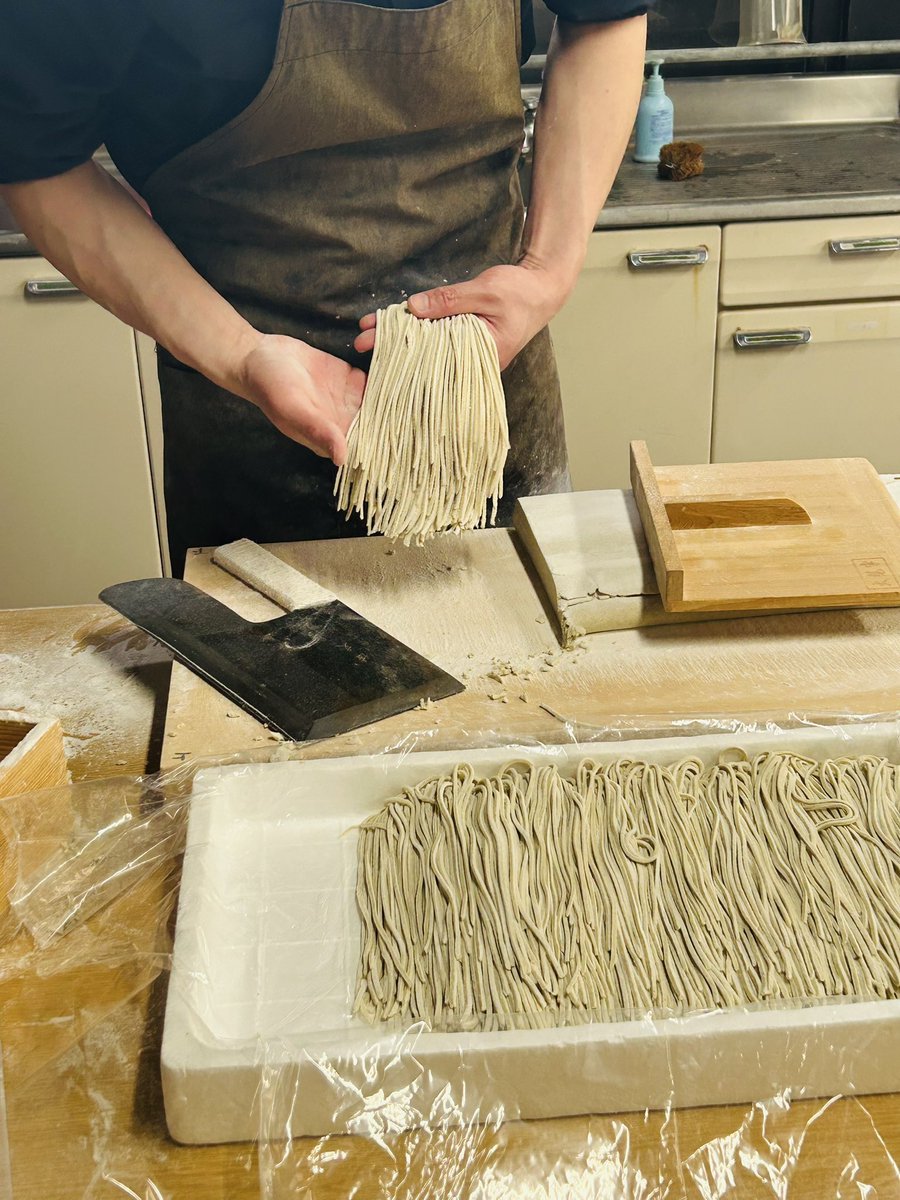 そば処 大梵字です❗️

そば打ち職人が心を込めて打つ“十割そば”✨
噛むほどにそばの甘さが感じられます❣️
ぜひ一口目はつゆをつけずに味わってみてください😋✨

本日もどうぞよろしくお願いいたします🙇🏻‍♂️✨

＃大梵字 ＃十割そば ＃そばの甘味