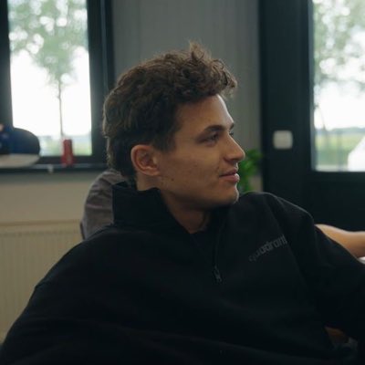 #NewProfilePic sorry my hair looks fluffy