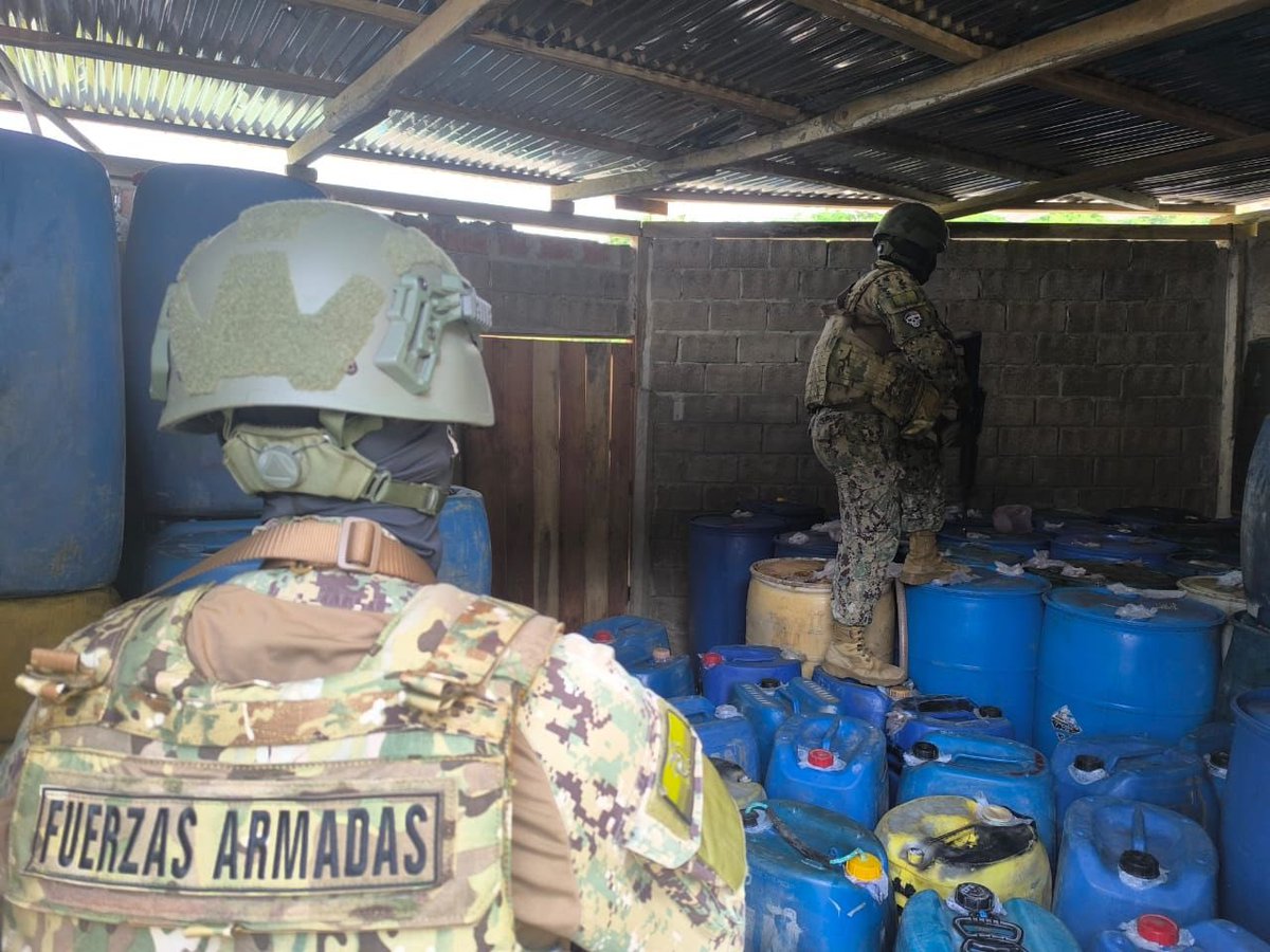 armada_ecuador's tweet image. #Esmeraldas || El Bloque de Seguridad a través de la Fuerza de Tarea Conjunta #Esmeraldas, con personal del Batallón de Infantería de Marina de San Lorenzo, realizaron control de armas, municiones y explosivos en el sector Bocana de Ostiones, cantón #Ríoverde de la provincia de