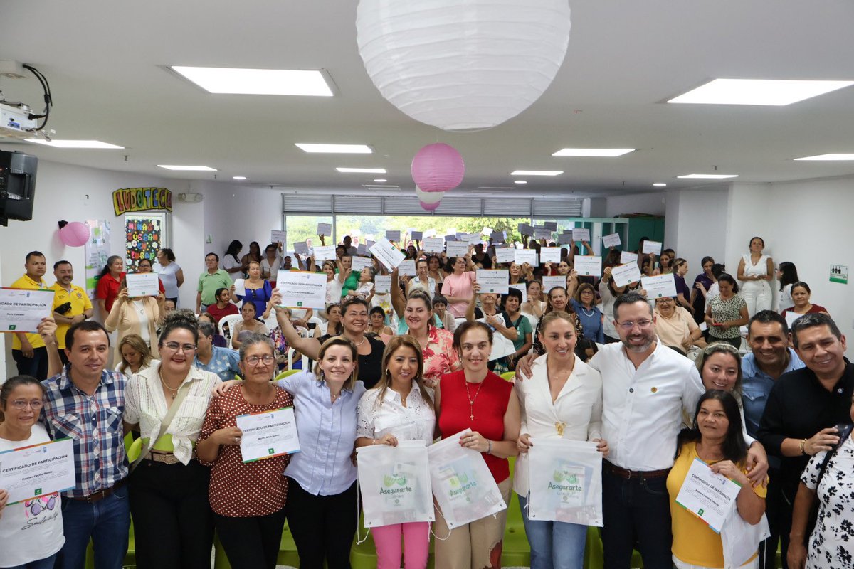 Bucaramanga | ✅ Celebramos la graduación de más de 600 personas cuidadoras formadas en liderazgo, empoderamiento y transformación social, gracias a las Escuelas del Cuidado con @pnudcolombia, @alcaldiabucaramanga y <a href="/gobsantander/">gob.santander</a>.