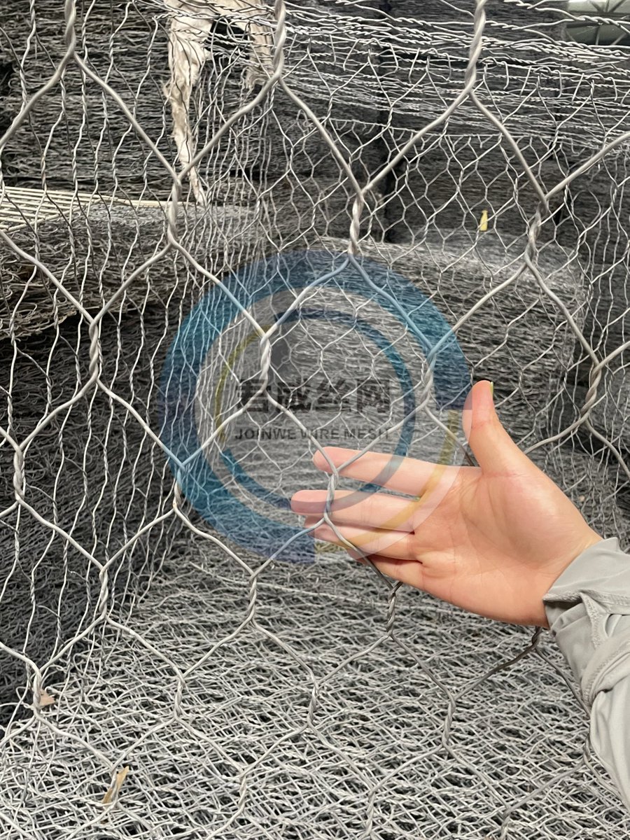 JoinwewireMesh's tweet image. hexagonal wire mesh,Perfect for gardening (protect plants!), DIY crafts, animal enclosures, gabions (rock cages for slopes/walls), light fencing, and reinforcement.
#hexagonalmesh #China