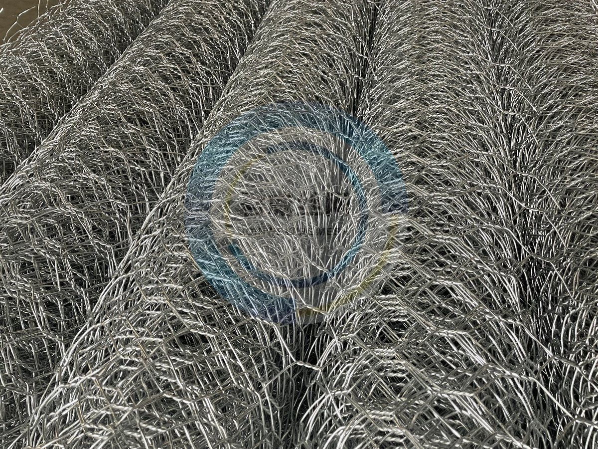 JoinwewireMesh's tweet image. hexagonal wire mesh,Perfect for gardening (protect plants!), DIY crafts, animal enclosures, gabions (rock cages for slopes/walls), light fencing, and reinforcement.
#hexagonalmesh #China