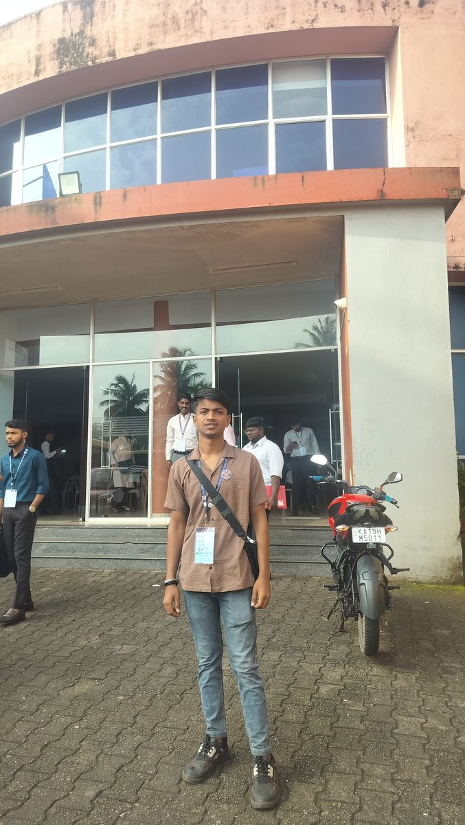 TikeshvarSahu2's tweet photo. दिनांक 04-06-25 को मंगलुरु सेंट्रल पहुंचकर, "Global youth summit 2025" के Inauguration ceremony  में @nssabvuCG के स्वयंसेवको ने team chhattisgarh के ���ूप में अपनी उपस्थिति दर्ज कराई।#GYS2025 @BhartiyaConnect @_NSSIndia @NSSRDBhopal @manojsinha812 @NssDls @nssabvuCG @Sanskriti13s https://t.co/BcdEZUeArQ