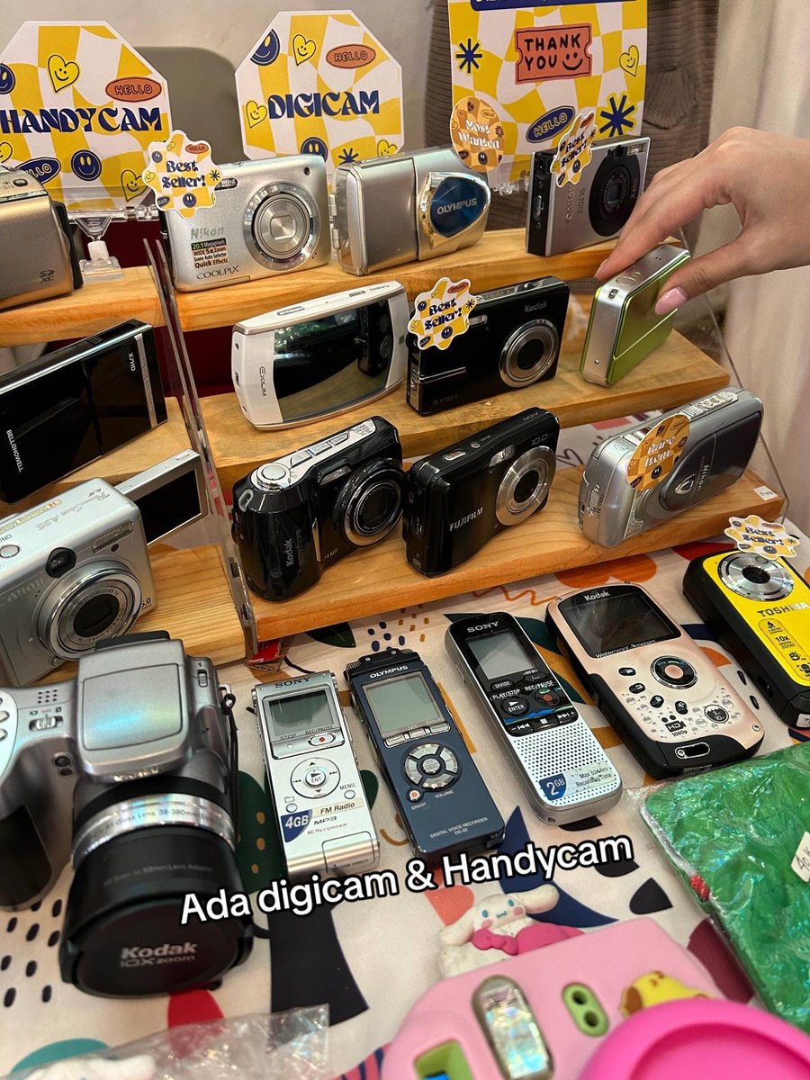 nemu lagi toko digicam dan analog harganya mulai dari 250k tapi kali ini di jakarta timur 😫👏🏻

yg mau hunting tapi jauh bisa beli lewat shopee kok 🙌🏻