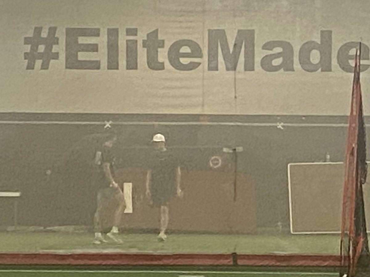RyanJoggerst's tweet image. Thank you @Timmy_Muxo15 and @elitefootball  for a great night of training!

@FoxHSActivities @fox_warrior