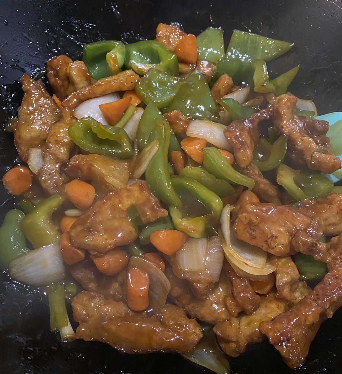 酢豚久々作った！🐖
手間がかかる分食べた時の満足度は高いですね！😄
日本では中華行けばすぐ食べれるからいいよね！😂