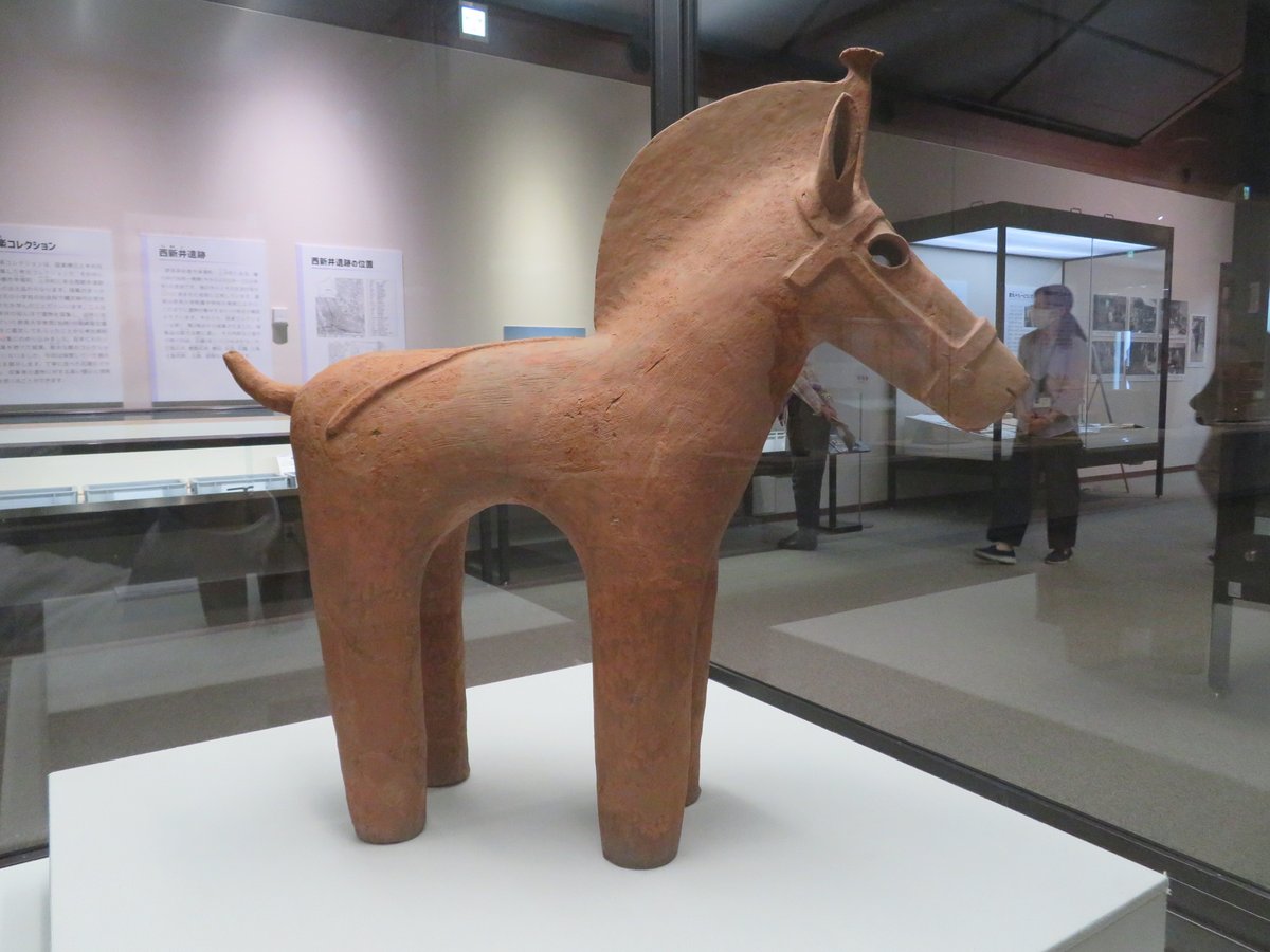 裸馬の ＃埴輪🐎🐎】 馬の埴輪は、豪華な飾りをつけている「飾り馬