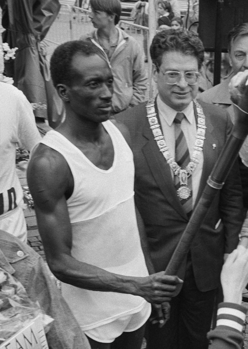 Khalifa Omer:
Is a Sudanese Retired Medal Distance Runner Who Set a National Record of 3:33.28 Minutes Over 1500 Metres in Grosseto 1986

#SudaneseCulture #ثقافة_سودانية
