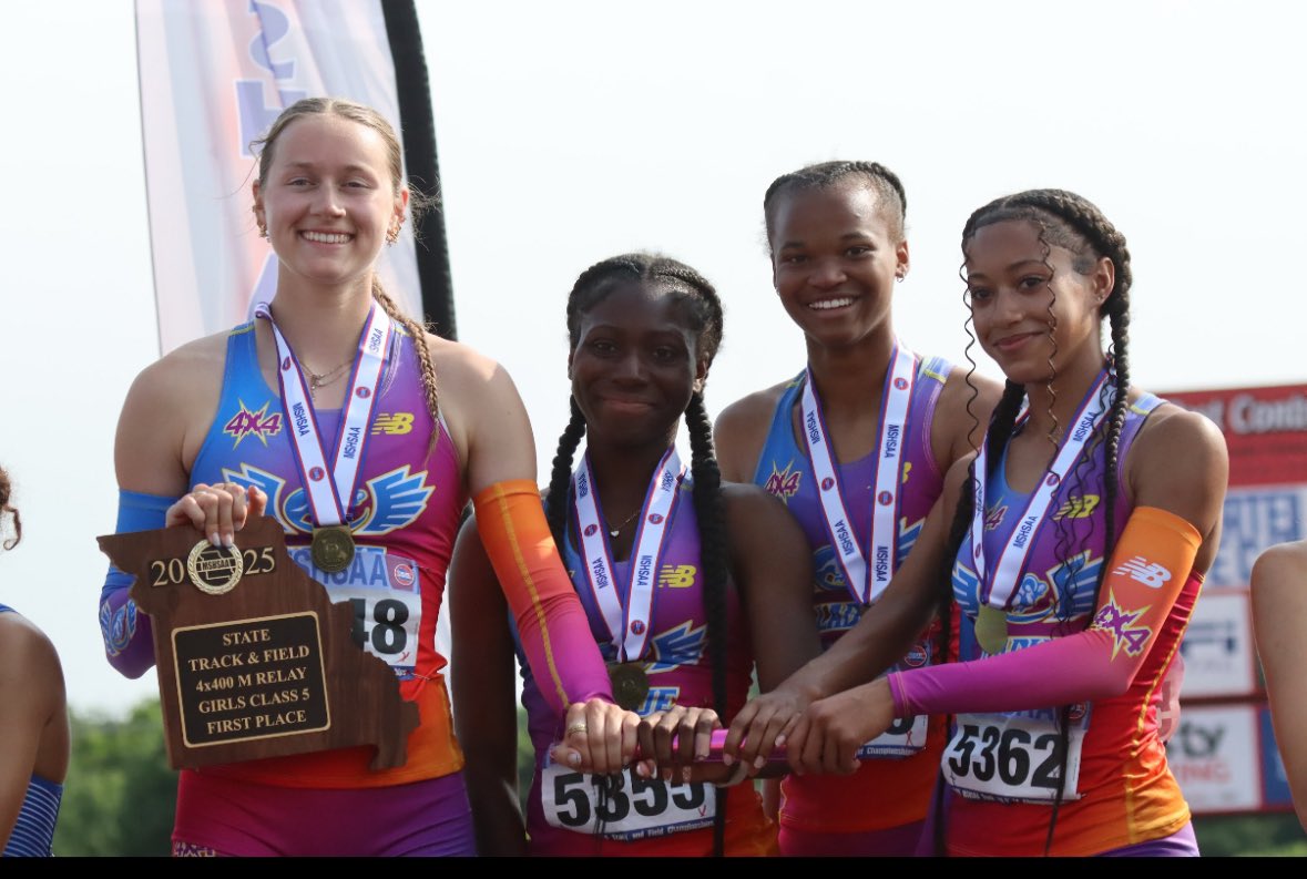 LadueRamsTrack's tweet image. Wrapped up the team title with what we do best, a 4x4 🥇. But not just a win, a new Class 5 State Record (added to last year’s Class 4 Record)
3:45.85
@LadueActivities @LadueSchools @CoachB_Sprints