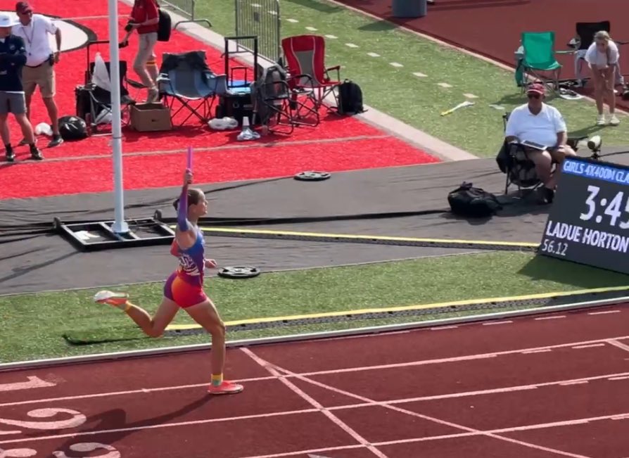 LadueRamsTrack's tweet image. Wrapped up the team title with what we do best, a 4x4 🥇. But not just a win, a new Class 5 State Record (added to last year’s Class 4 Record)
3:45.85
@LadueActivities @LadueSchools @CoachB_Sprints