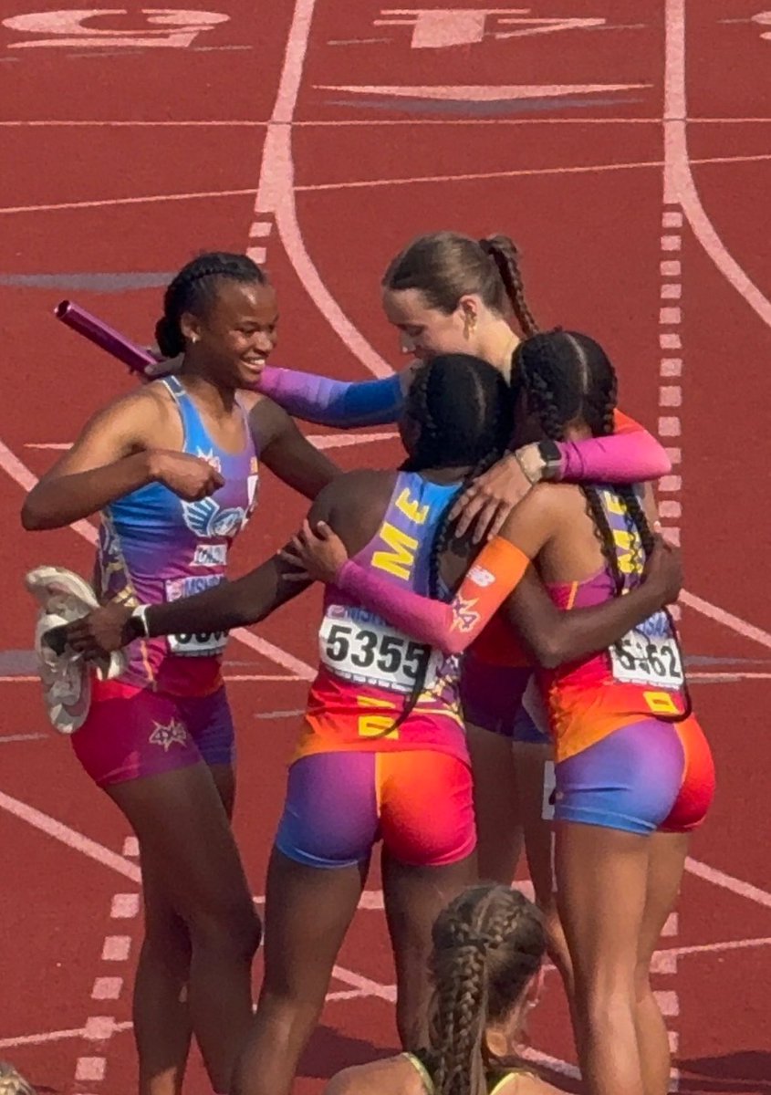 LadueRamsTrack's tweet image. Wrapped up the team title with what we do best, a 4x4 🥇. But not just a win, a new Class 5 State Record (added to last year’s Class 4 Record)
3:45.85
@LadueActivities @LadueSchools @CoachB_Sprints