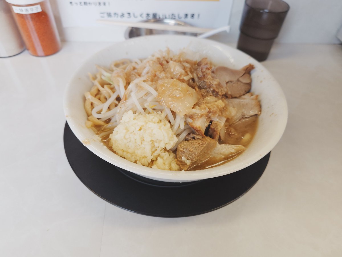 gunta3110's tweet photo. 豚ヒロ＠鶴ヶ島
ラーメン半分＋ニンニクアブラ
ごちそうさまでした。
次は野菜もマシかな。 https://t.co/EBTgGF92RL