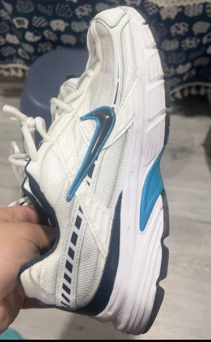 送一双Nike 42.5 
6月9日周一抽一人送出 邮费自理噢  喜欢这双可以【评论+转发+点赞】 我会私信你 祝好运（快递只能发大陆🥺）