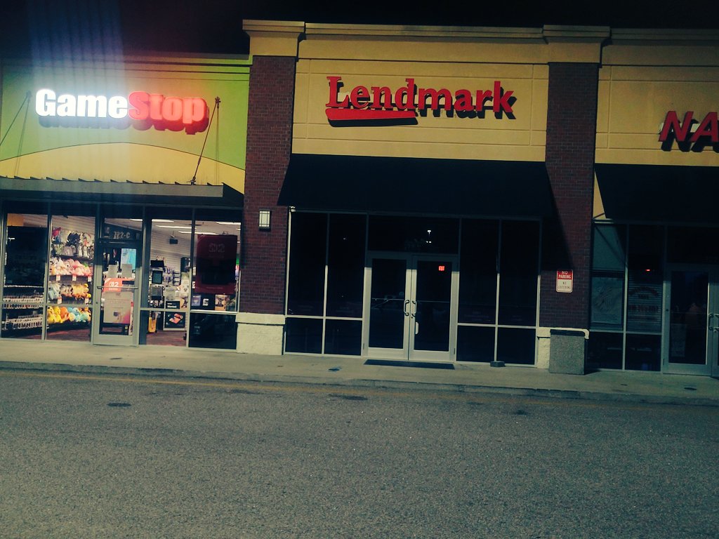 RealPrinceNerd's tweet photo. @gamestop T minus 50 mins! https://t.co/KcD1GYsb3H