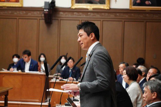 jinkamiya's tweet photo. 今日も財政金融委員会でした。

今回のテーマは暗号資産。
その可能とリスクは他の議員の皆さんが聞かれていたので、
私からはトランプ政権の暗号資産戦略を注視し、日本も突破口を探すことへの要望と
暗号資産への課税の見直しを訴えました。

https://t.co/vREOj4IRMu https://t.co/582KO2Lfg8