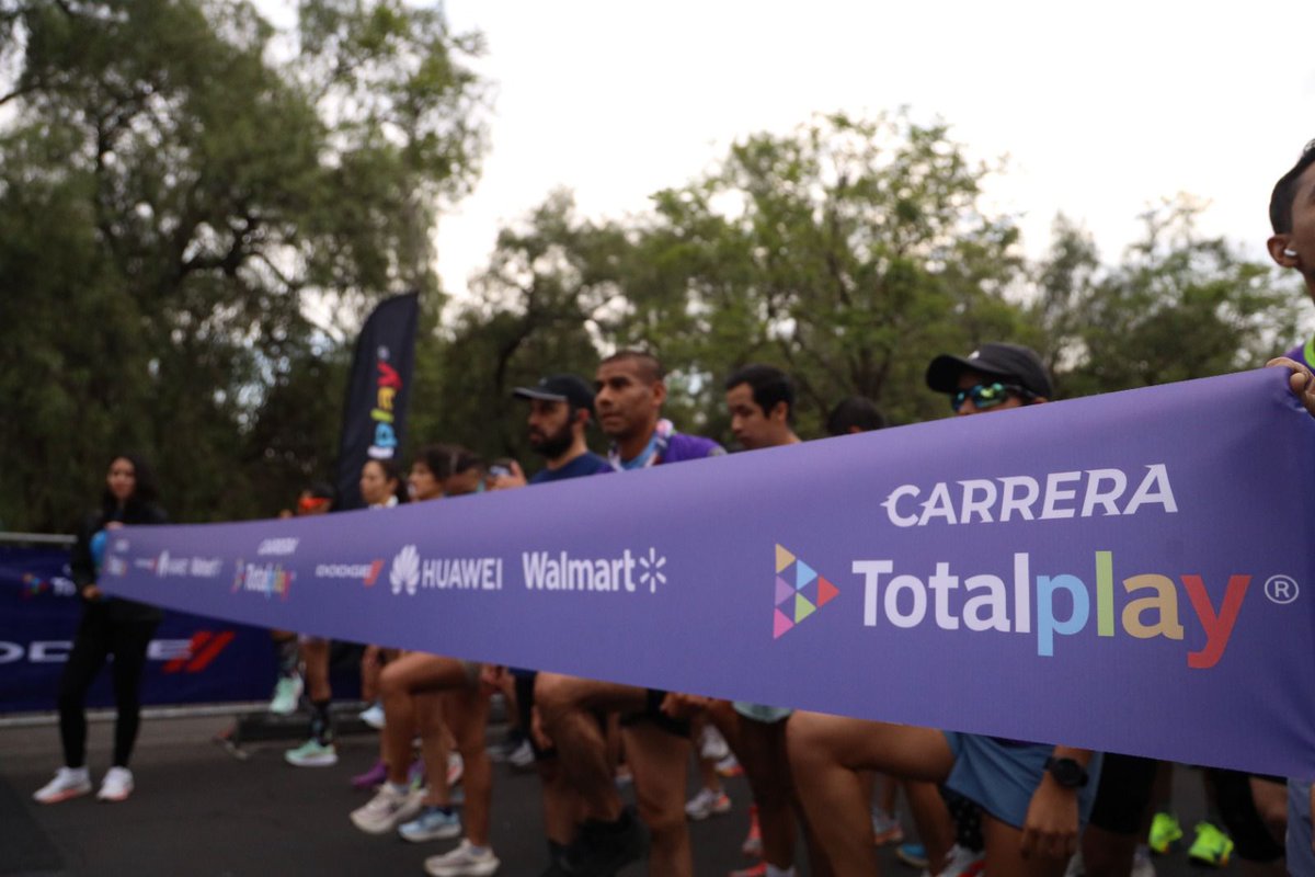 totalplaymx's tweet image. Feliz Día a los que hacen que correr se vea fácil (aunque todos sabemos que no lo es) 💪🔥
¡Lo dejaron TODO en la Carrera Totalplay!
Nos vemos el próximo año… más rápidos, más fuertes, más poderosos. 🏁
#GlobalRunningDay