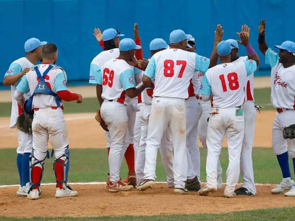 ⚾️ || Los Tigres de Ciego de Ávila vencieron hoy 6-4 a los Leñadores de Las Tunas sobre la grama del estadio Julio Antonio Mella y se proclamaron campeones de la III Liga Élite del Béisbol Cubano.
👉 Más en #PrensaLatina
🔗prensa-latina.cu/2025/06/04/tig…