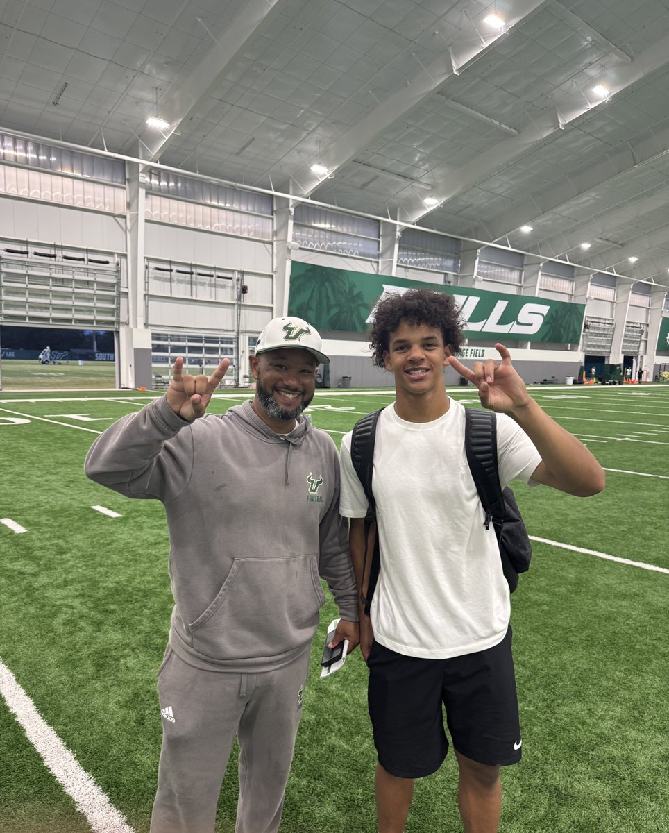 Micah_Bright6's tweet image. Blessed to Receive an offer to USF after a great camp! @SC_DBGROUP @DeShawnBaker6 @willbradleysp @mfarrellsports @CoachJamesRowe @CoachGolesh
Ran a 4.42 in the 40 and broad jumped 10’5.